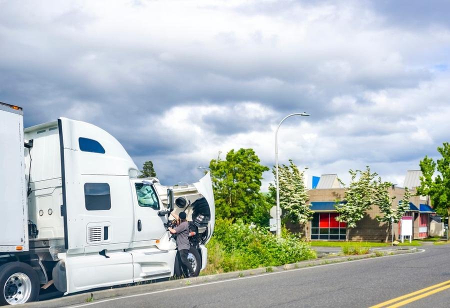 401 truck and trailer repair in Woodstock, Ontario
